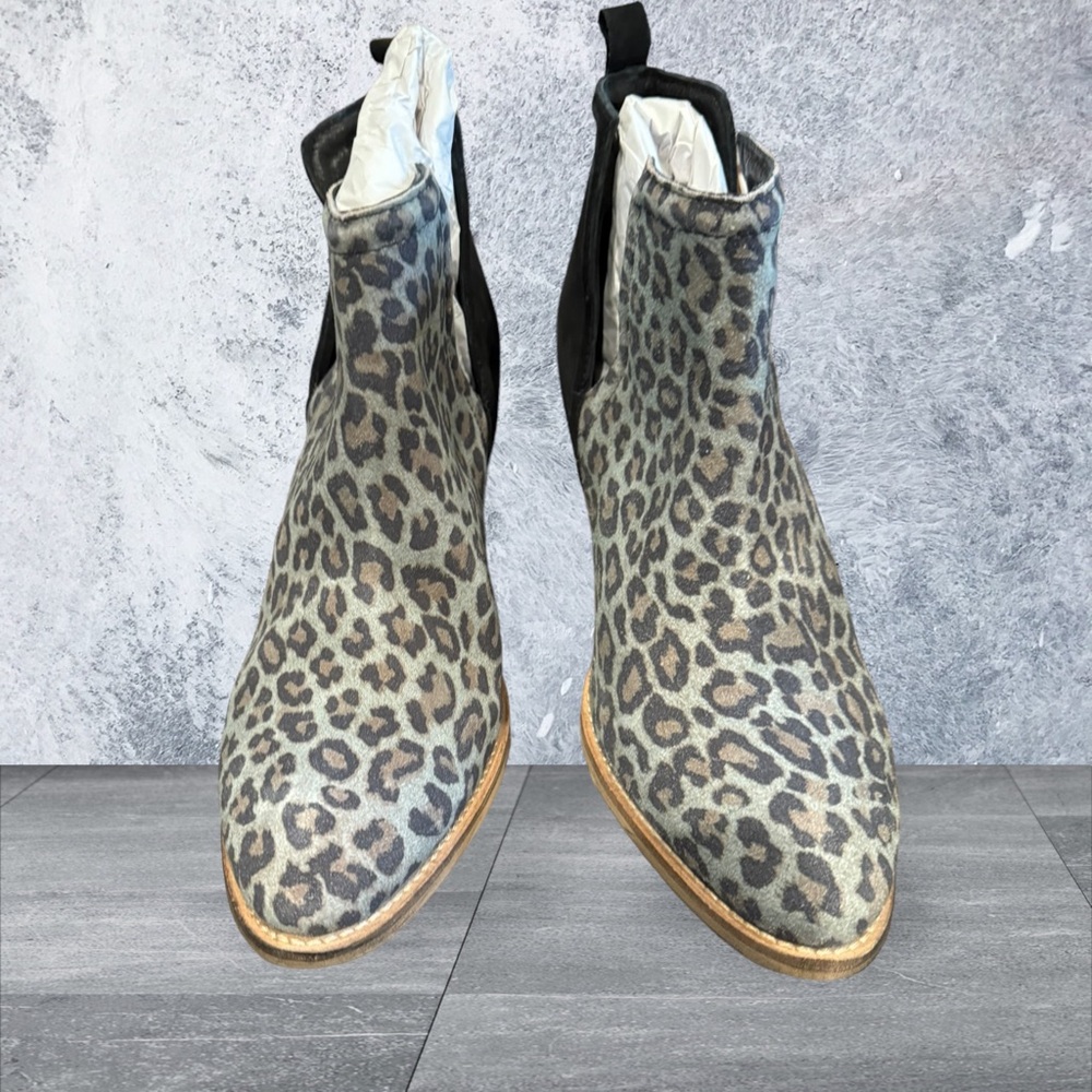 The SHORT SIDE ankle boot by Diba True features side slit - Picture 2 of 5